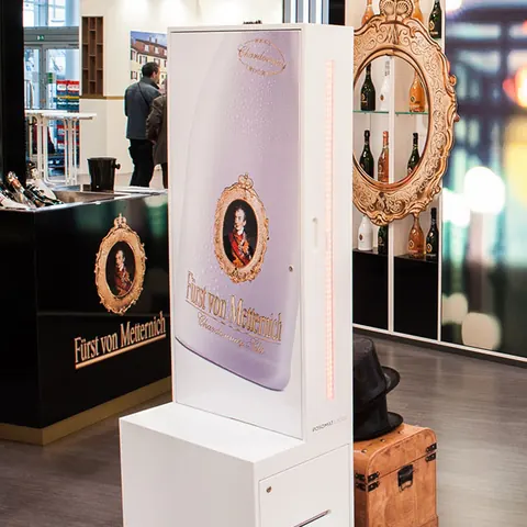 POSOMAT Fotobox mit Kundenbranding auf einer Messe