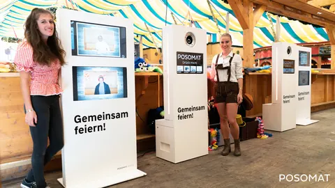 POSOMAT Fotoboxen mit Kundenbranding auf einem Firmenfest