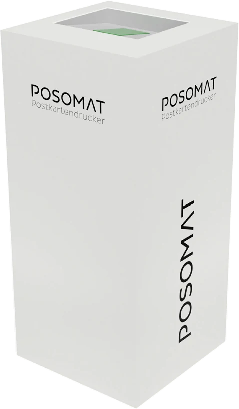 Der Postkartendrucker D3300 freigestellt: weißer Würfel mit POSOMAT Schriftzug